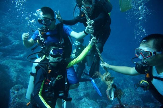 和父母长辈一起旅游是种什么体验？游戏画面