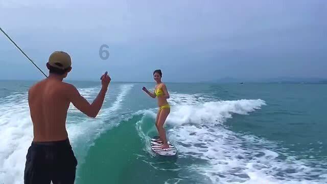 逃离黑与白的房间